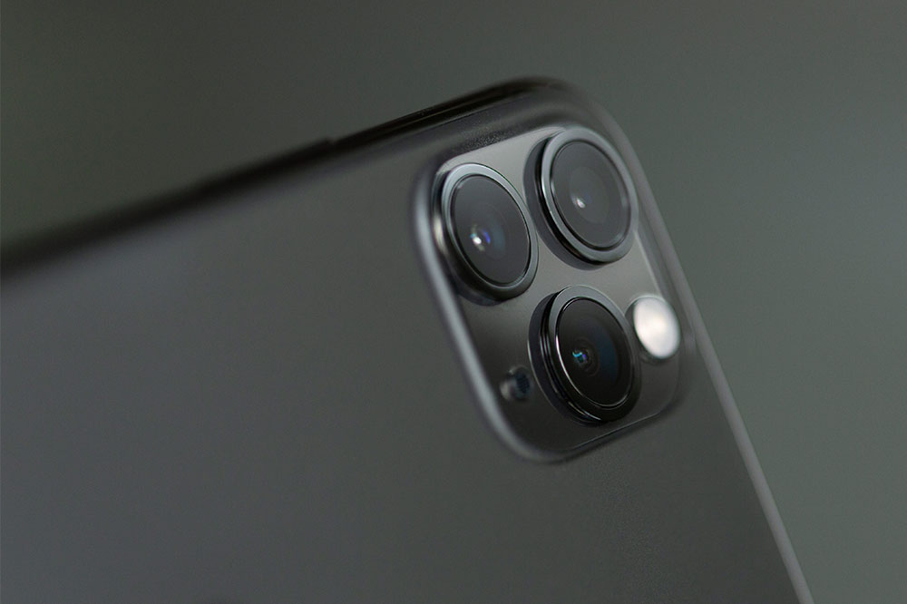 An overview on the camera and display of the latest iPhone