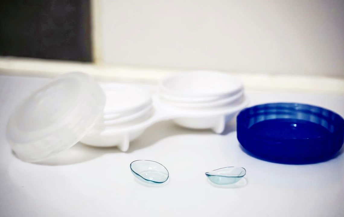 How to take care of your contact lenses