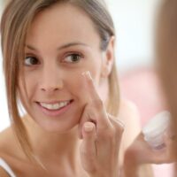 How to select anti-aging skin care products