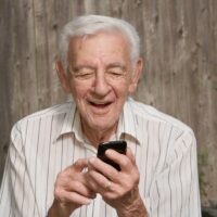 Here&#8217;s how to avail free cell phones for seniors