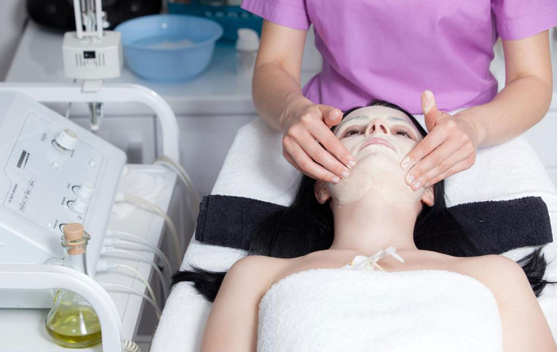 Points to consider before opening up your own salon and spa parlor