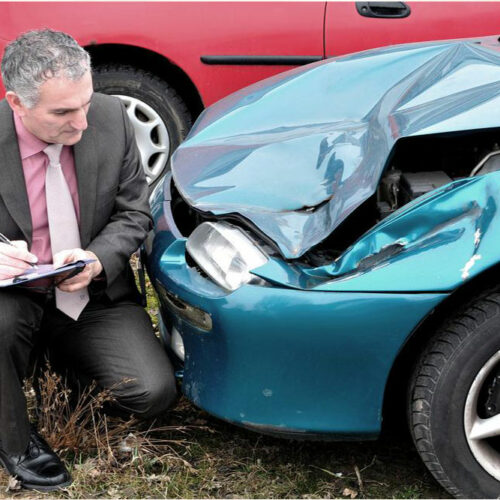 What should a car accident report mainly include